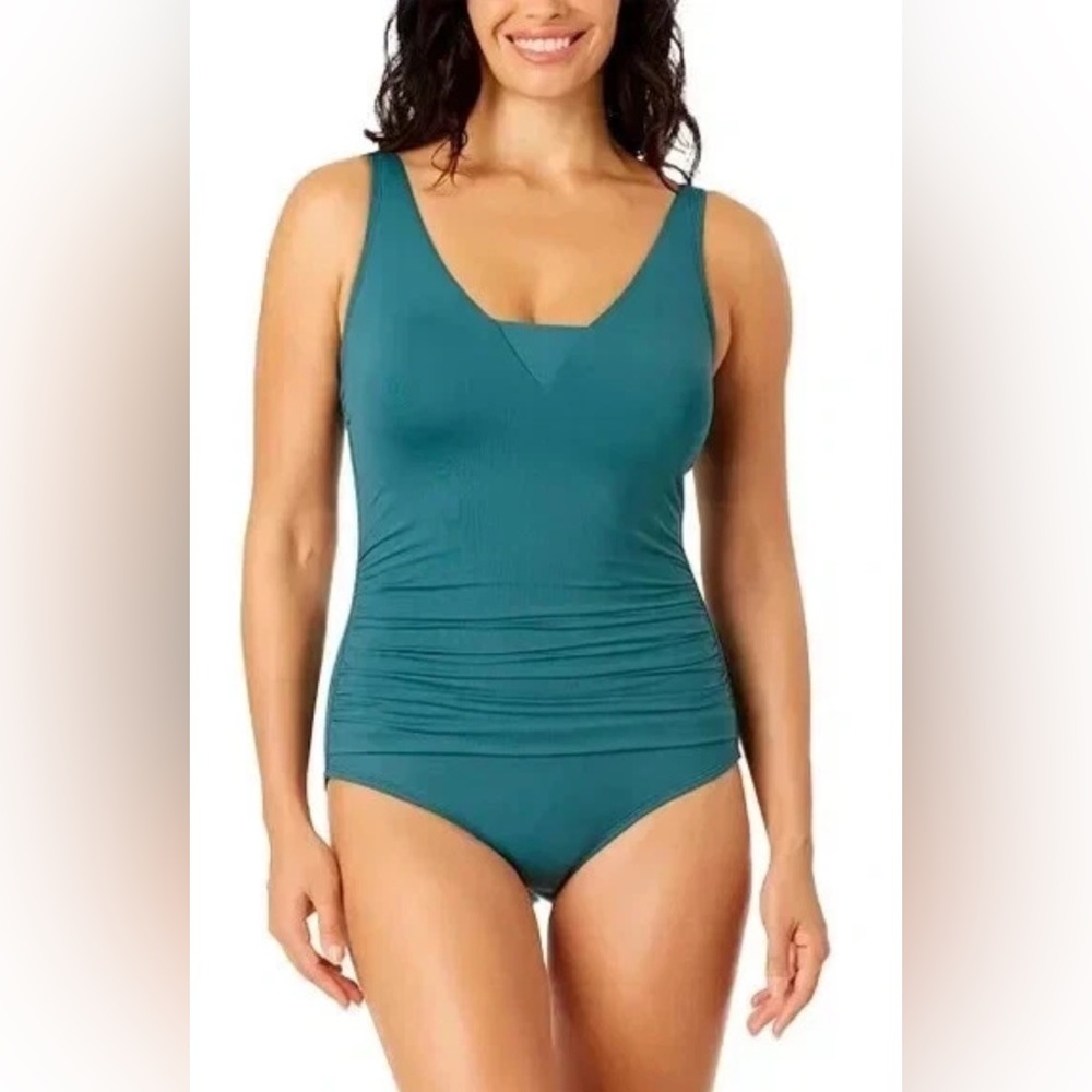 Lands’ End NWT Womens Swimsuit M Green Adj Straps Removable Cups UPF 50